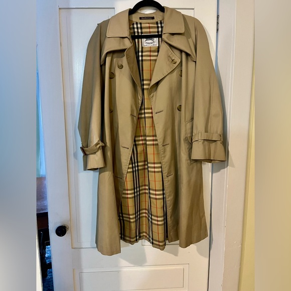 Vintage Burberry Trench - Picture 7 of 10